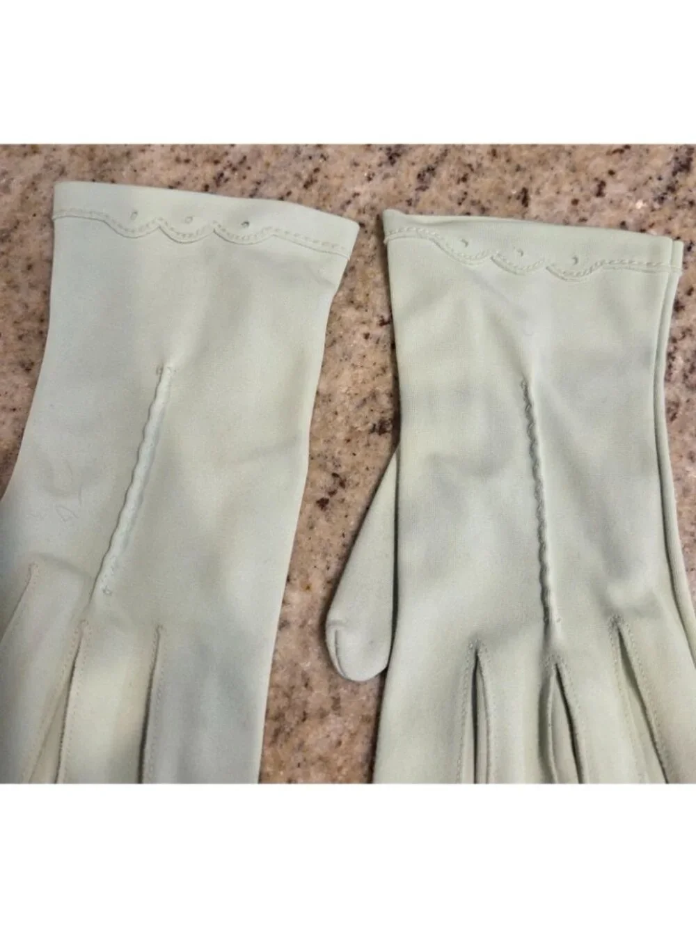 Vintage Womens Size L/XL 7.5 Green Nylon Formal Short Gloves Scallop Edge